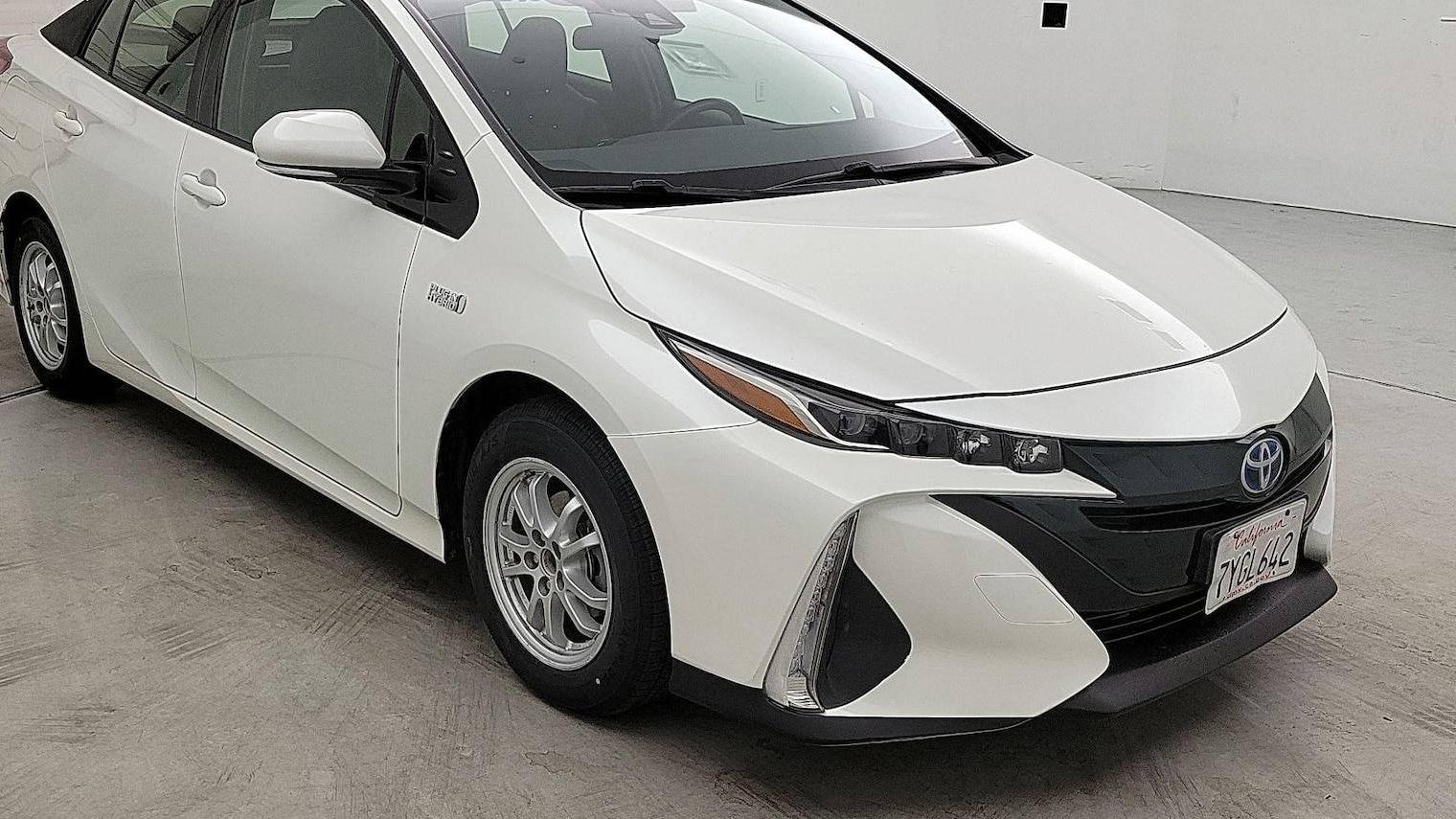 TOYOTA PRIUS PRIME 2017 JTDKARFP4H3021233 image